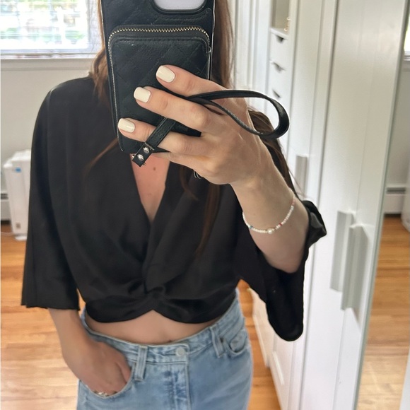Silk like knot front crop top - Picture 1 of 5